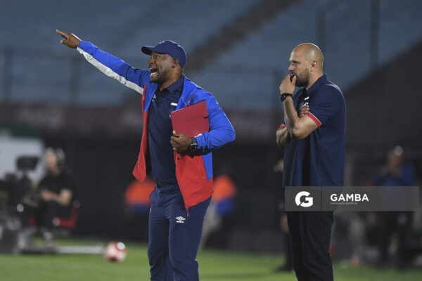 Ribair Rodríguez, entrenador asistente de Nacional. Jadson Viera, director técnico de Nacional. Torneo Clausura. Estadio Centenario.