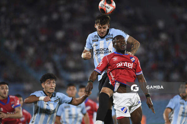Mauro Villar, de Cerro, Torneo Clausura. Estadio Centenario.