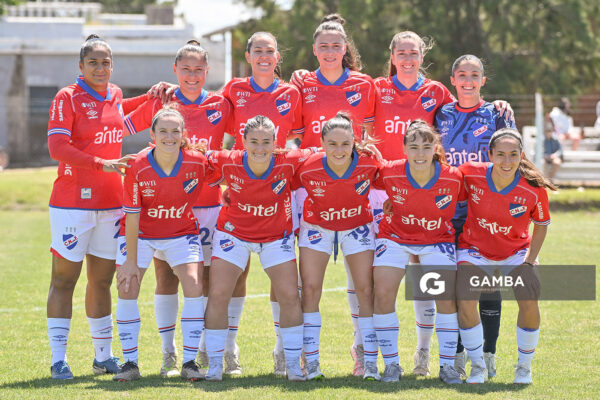 Titulares de Nacional. Campeonato Uruguayo de Fútbol Femenino. Complejo Walter Devoto.