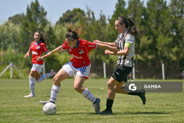 Julieta Melogño, de Nacional, Campeonato Uruguayo de Fútbol Femenino. Complejo Walter Devoto.