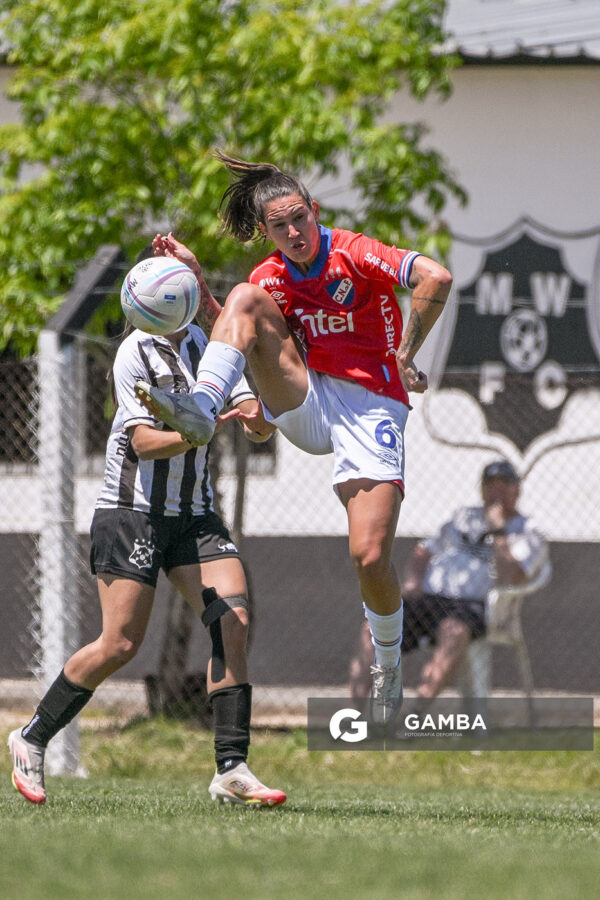 Isabela Cardoso, de Nacional, Campeonato Uruguayo de Fútbol Femenino. Complejo Walter Devoto.