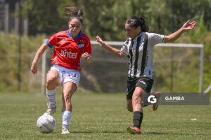 Josefina Félix, de Nacional, Campeonato Uruguayo de Fútbol Femenino. Complejo Walter Devoto.