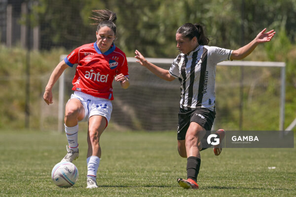 Josefina Félix, de Nacional, Campeonato Uruguayo de Fútbol Femenino. Complejo Walter Devoto.