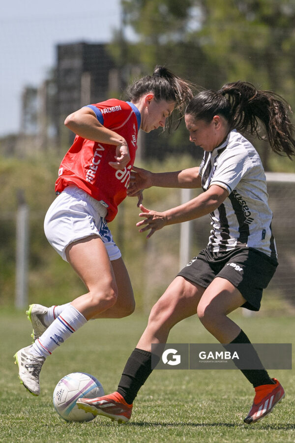 Josefina Félix, de Nacional, Campeonato Uruguayo de Fútbol Femenino. Complejo Walter Devoto.