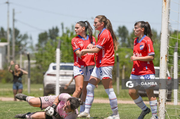 Sofía Oxandabarat, de Nacional, Campeonato Uruguayo de Fútbol Femenino. Complejo Walter Devoto.