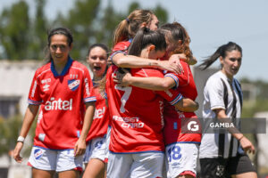 Sofía Oxandabarat, de Nacional, Campeonato Uruguayo de Fútbol Femenino. Complejo Walter Devoto.
