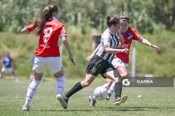 Lizeth Stelmak, de Wanderers, Campeonato Uruguayo de Fútbol Femenino. Complejo Walter Devoto.