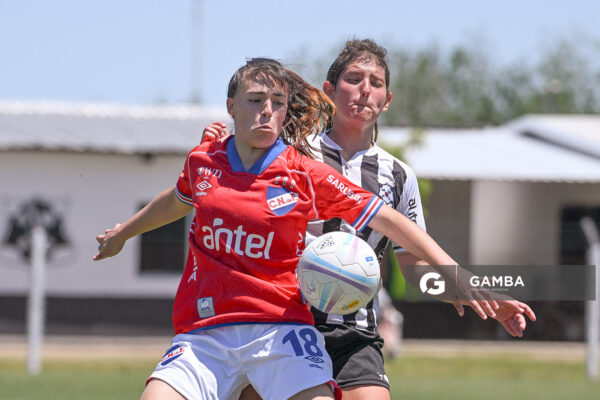 Julieta Melogño, de Nacional, Campeonato Uruguayo de Fútbol Femenino. Complejo Walter Devoto.