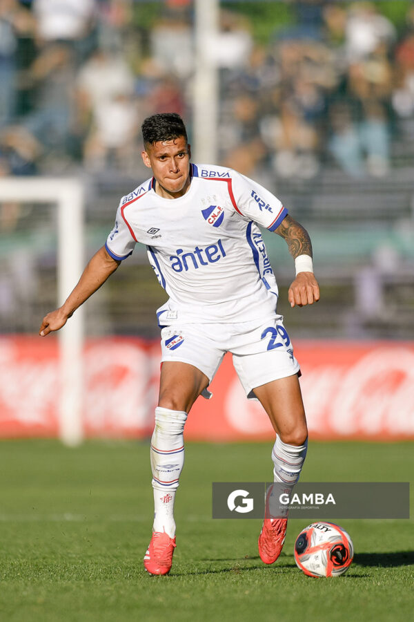 Julián Millán, de Nacional, Torneo Clausura. Estadio Luis Franzini.