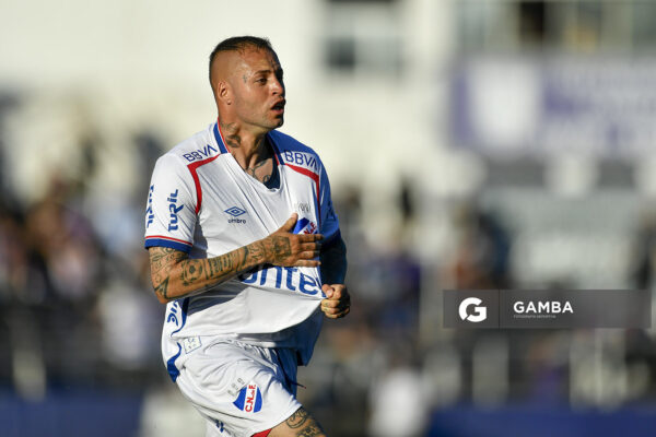 Nicolás López, de Nacional, Torneo Clausura. Estadio Luis Franzini.