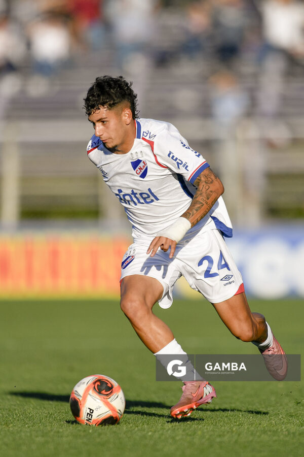 Ezequiel Mereles, de Nacional, Torneo Clausura. Estadio Luis Franzini.