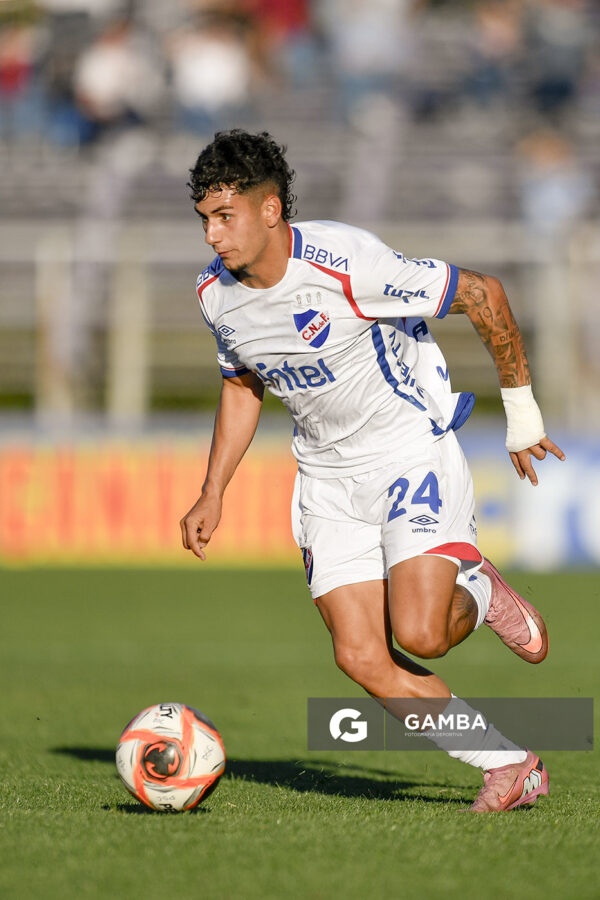 Ezequiel Mereles, de Nacional, Torneo Clausura. Estadio Luis Franzini.