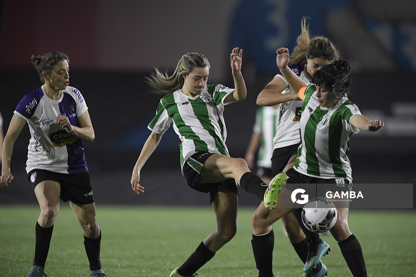 Micaela López y Florencia Rodríguez, de Racing. Campeonato Uruguayo Femenino.