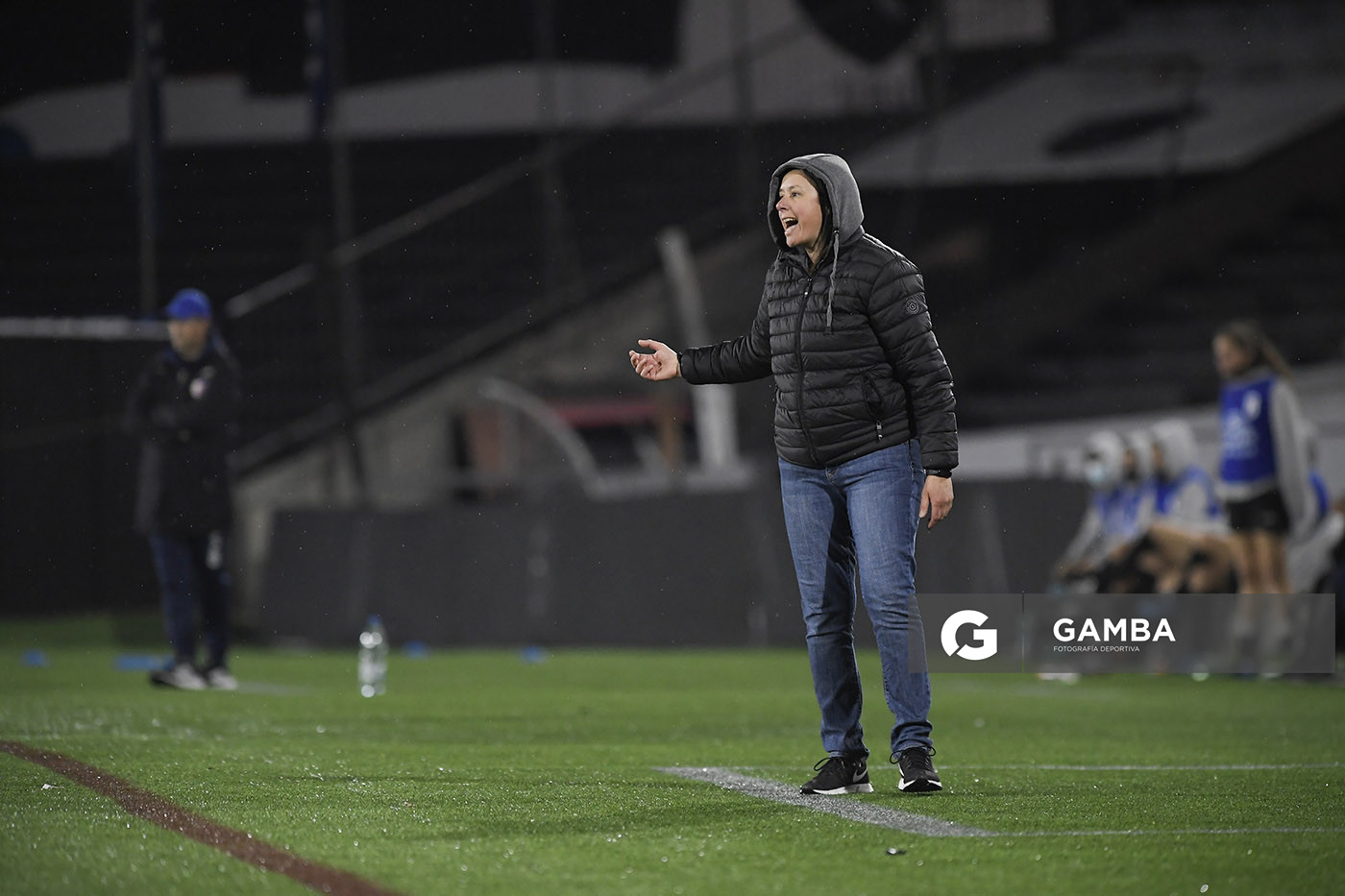 Natalia Viude, directora técnica de Racing. Campeonato Uruguayo Femenino.