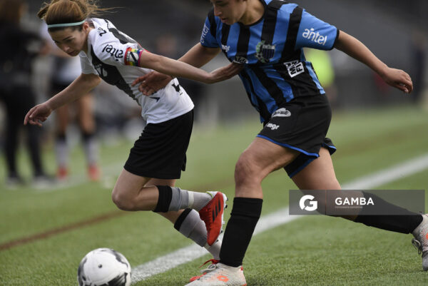 Fernanda Tenorio, de Danubio. Karoline Fernández, de Liverpool. 26° Campeonato Uruguayo Femenino.