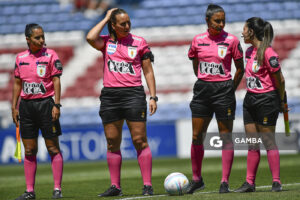 Nohelia Giacomazzi, árbitra central, Campeonato Uruguayo de Fútbol Femenino. Estadio Gran Parque Central.