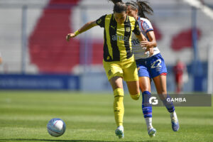 Daiana Farías, de Peñarol. Martha Figueredo, de Nacional. Campeonato Uruguayo de Fútbol Femenino. Estadio Gran Parque Central.