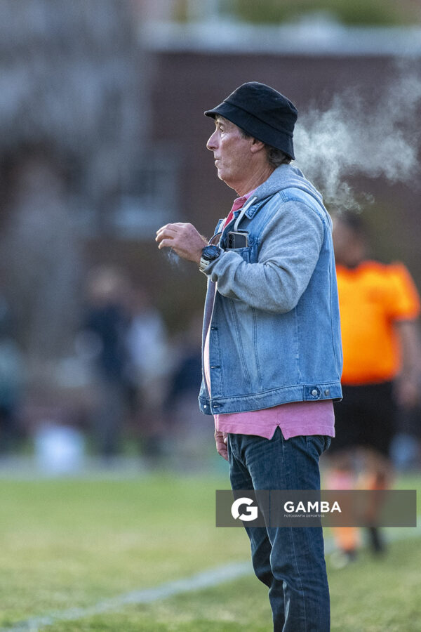 Pablo Alonso, director técnico de Barrio Olímpico, Campeonato Minuano. estadio La Bombonera Roja.