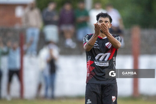 Darío Casañas, de Barrio Olímpico, Campeonato Minuano. estadio La Bombonera Roja.