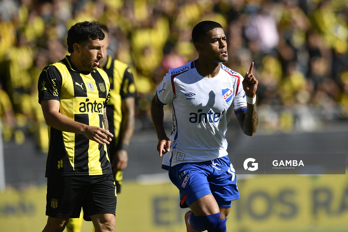 Juan Cruz de los Santos, de Nacional, Liga AUF Uruguaya. Estadio Campeón del Siglo.