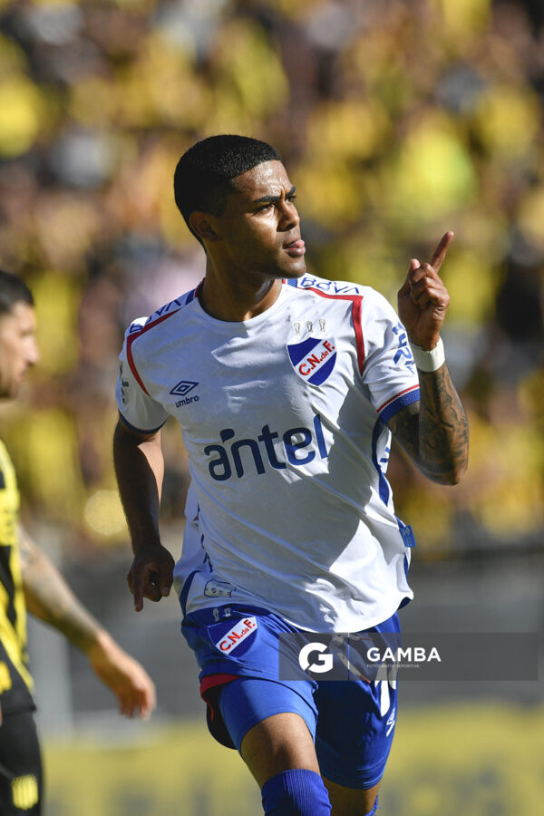 Juan Cruz de los Santos, de Nacional, Liga AUF Uruguaya. Estadio Campeón del Siglo.