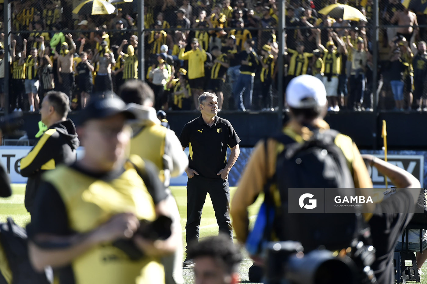 Diego Aguirre, director técnico de Peñarol, Liga AUF Uruguaya. Estadio Campeón del Siglo.
