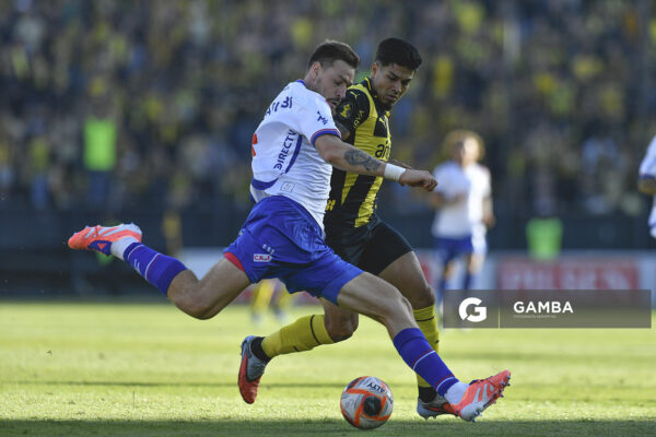 Sebastián Coates, de Nacional, Liga AUF Uruguaya. Estadio Campeón del Siglo.