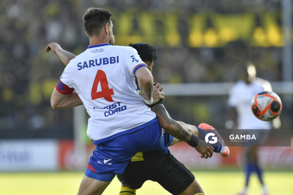 Sebastián Coates, de Nacional, Liga AUF Uruguaya. Estadio Campeón del Siglo.
