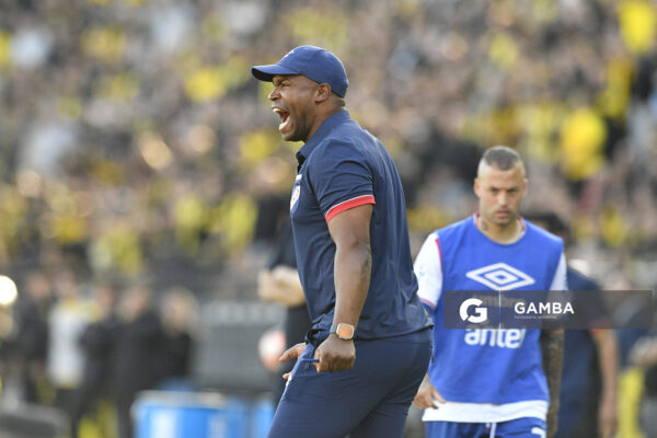 Ribair Rodríguez, entrenador asistente de Nacional, Liga AUF Uruguaya. Estadio Campeón del Siglo.