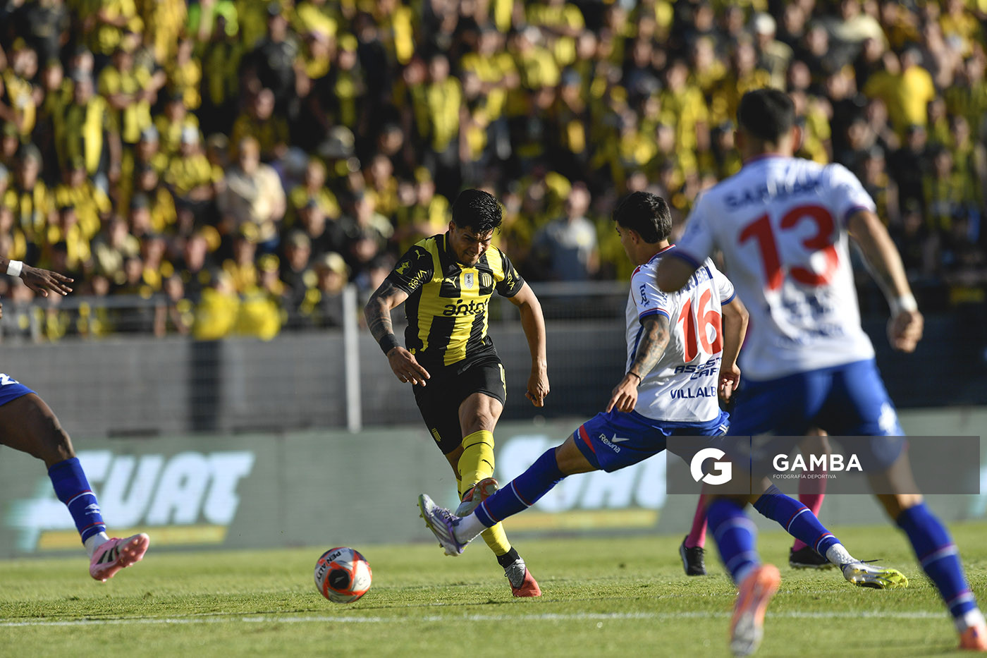 Matías Arezo, de Peñarol, Liga AUF Uruguaya. Estadio Campeón del Siglo.