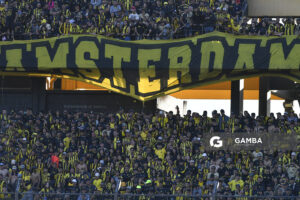 Hinchas de Peñarol. Liga AUF Uruguaya. Estadio Campeón del Siglo.