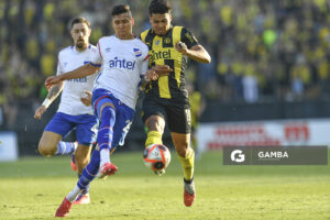 Matías Arezo, de Peñarol, Liga AUF Uruguaya. Estadio Campeón del Siglo.