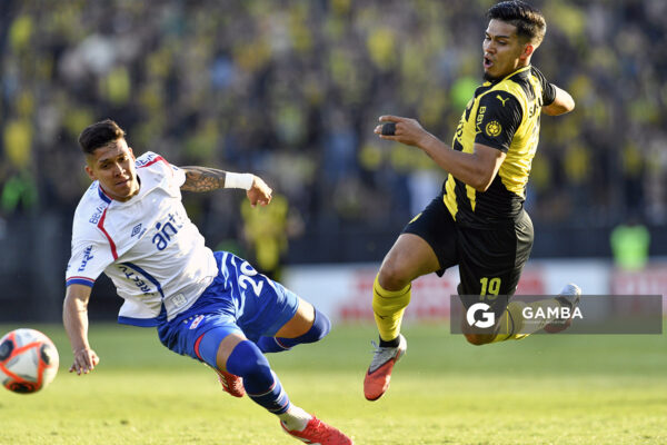 Matías Arezo, de Peñarol, Liga AUF Uruguaya. Estadio Campeón del Siglo.