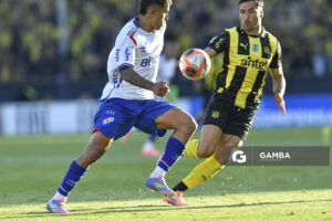Christian Oliva, de Nacional, Liga AUF Uruguaya. Estadio Campeón del Siglo.