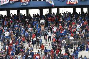 Hinchas de Nacional. Liga AUF Uruguaya. Estadio Gran Parque Central.