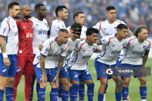 Titulares de Nacional. Liga AUF Uruguaya. Estadio Gran Parque Central.