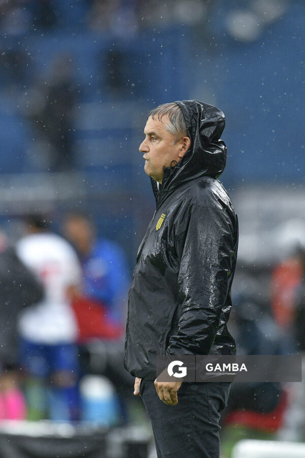 Diego Aguirre, director técnico de Peñarol, Liga AUF Uruguaya. Estadio Gran Parque Central.