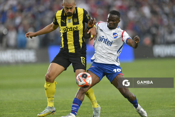 Christian Ébere, de Nacional, Liga AUF Uruguaya. Estadio Gran Parque Central.