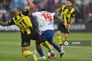 Christian Ébere, de Nacional, Liga AUF Uruguaya. Estadio Gran Parque Central.