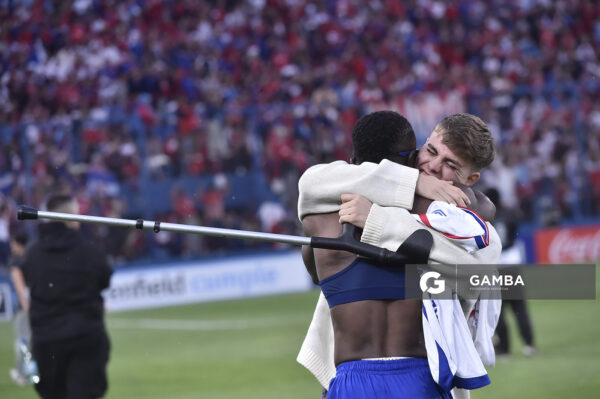 Christian Ébere y Jeremía Recoba. Liga AUF Uruguaya. Estadio Gran Parque Central.