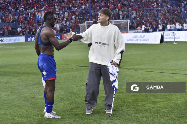 Christian Ébere y Jeremía Recoba. Liga AUF Uruguaya. Estadio Gran Parque Central.