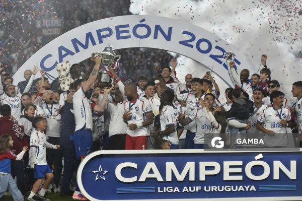 Nacional Campeón. Liga AUF Uruguaya. Estadio Gran Parque Central.