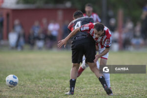 Matías Píriz, de Barrio Olímpico. Brahian Vergara, de Lavalleja. Campeonato Minuano. estadio La Bombonera Roja.
