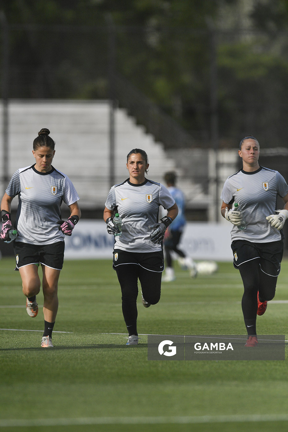 Romina Olmedo, Josefina Villanueva y Agustina Sánchez, goleras de Uruguay. Conmebol Liga de Naciones Femenina . Estadio Parque Alfredo Viera.