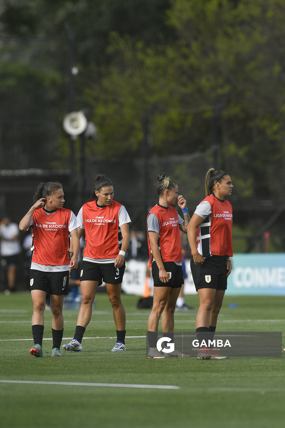 Micaela Domínguez, Daiana Farías, Alaides Paz y Luciana Gómez, de Uruguay. Conmebol Liga de Naciones Femenina . Estadio Parque Alfredo Viera.