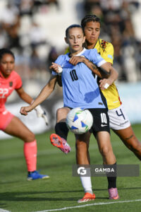 Belén Aquino, de Uruguay, Conmebol Liga de Naciones Femenina . Estadio Parque Alfredo Viera.