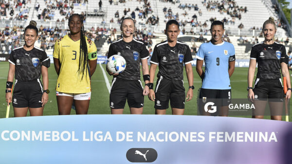 Charly Wendy Straub Deretti, árbitra central, Conmebol Liga de Naciones Femenina . Estadio Parque Alfredo Viera.