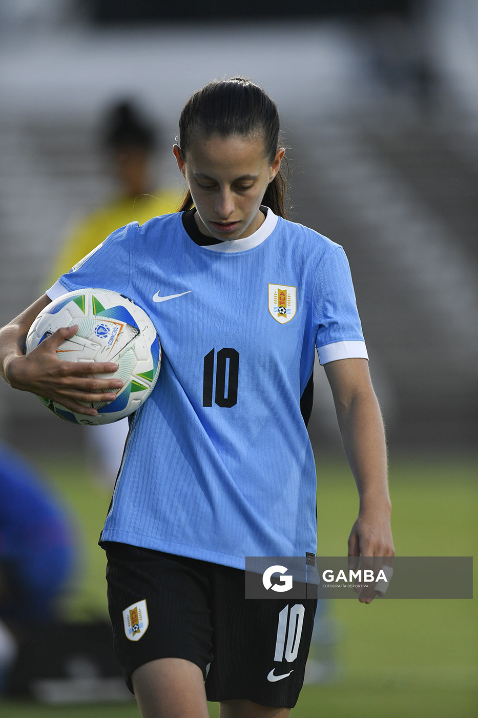 Belén Aquino, de Uruguay, Conmebol Liga de Naciones Femenina . Estadio Parque Alfredo Viera.
