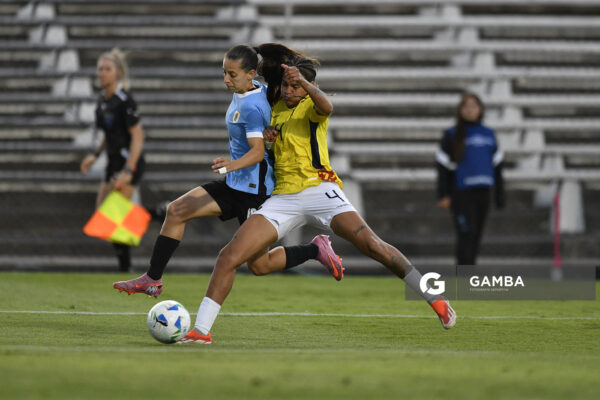 Belén Aquino, de Uruguay, Conmebol Liga de Naciones Femenina . Estadio Parque Alfredo Viera.
