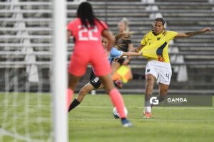 Belén Aquino, de Uruguay, Conmebol Liga de Naciones Femenina . Estadio Parque Alfredo Viera.